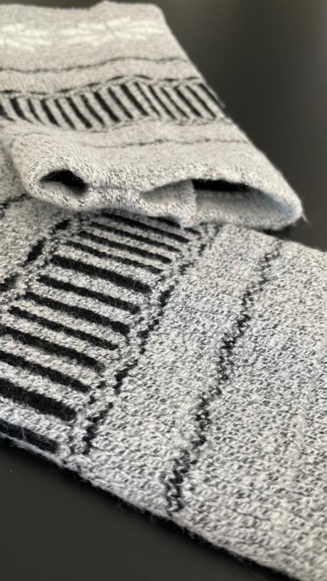 Sivé bezprstové návleky na ruky s nórskym vzorom, s