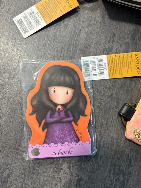 Santoro dievčenské školské veci,