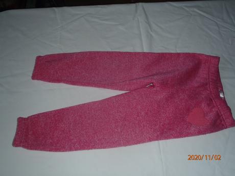 Tepláky so srdiečkom, 110