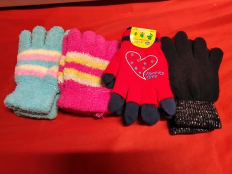 Rukavice a pančuchy, 122–134