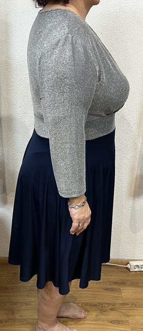 Modrostrieborné šaty, 46