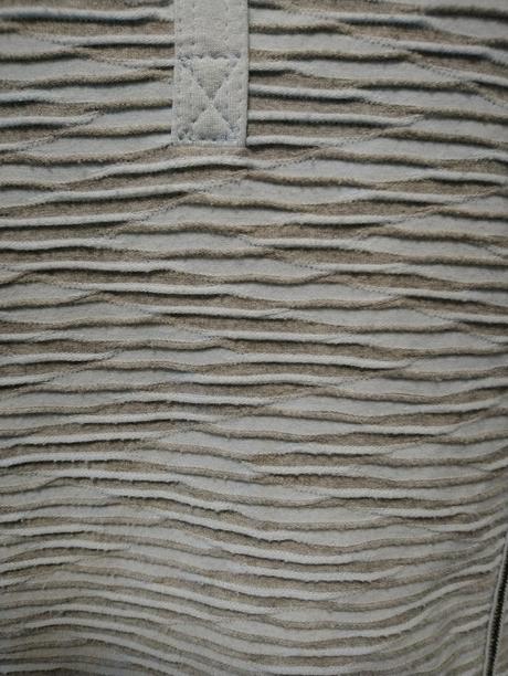 Dámsky elastický top s plastickým vzorom, m