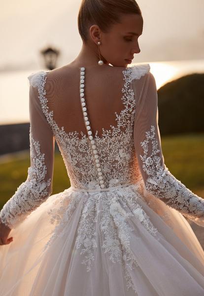 Ktoré svadobné šaty by ste si vybrali?