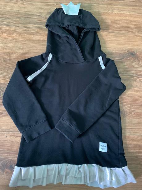 Mikina s volánikom, 122