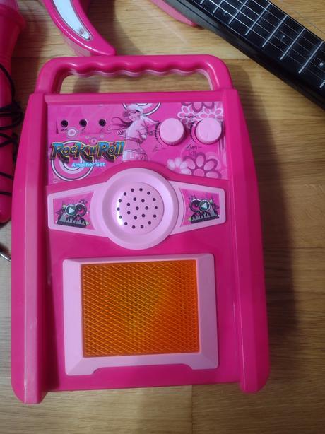 Gitara, mikrofón a reproduktor, 