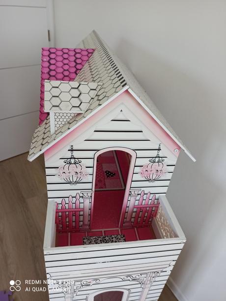 Barbie domček s príslušenstvom,