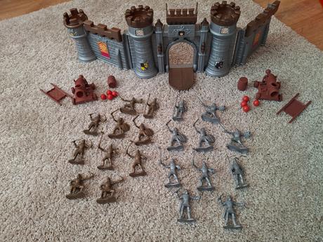 Rytiersky hrad aj s rytiermi, 