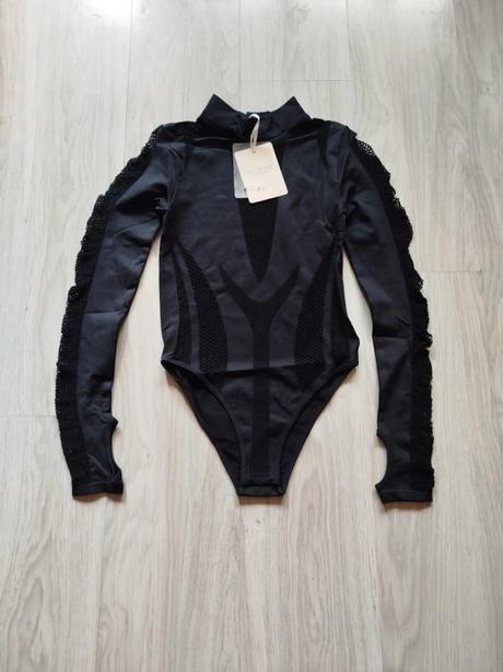 Dámske body, l
