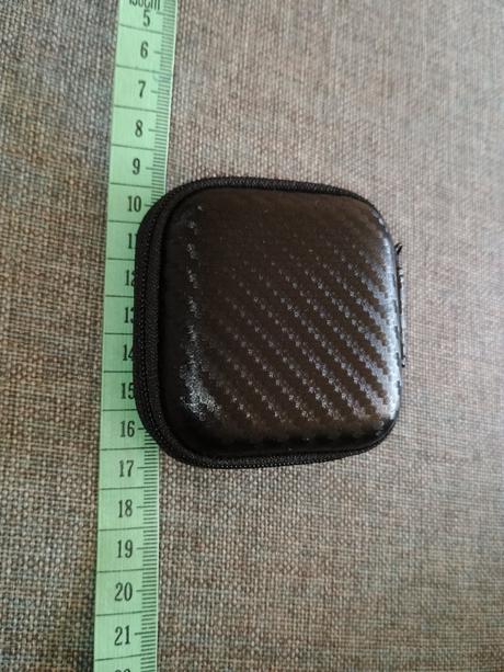 Prenosne cestovné puzdro na slúchadlá,