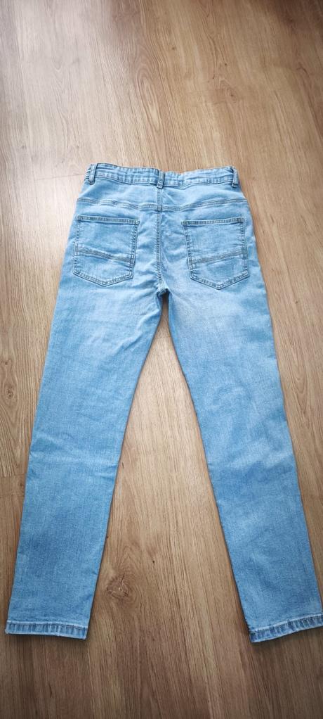 Elastické, reserved,158