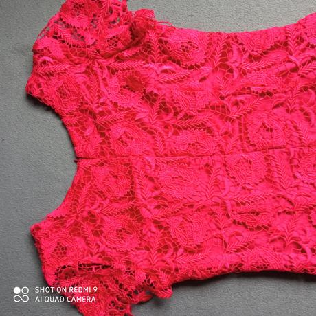 Spoločenské šaty, 42