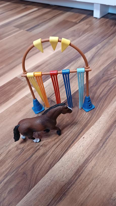 Koník s prekazkou, schleich, 