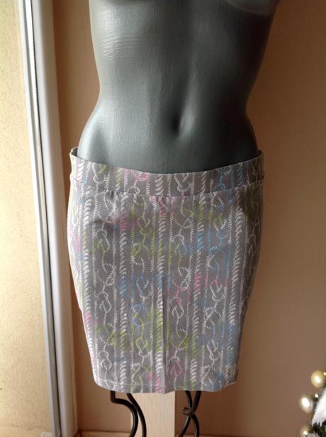 Ttričková sukienka, 38