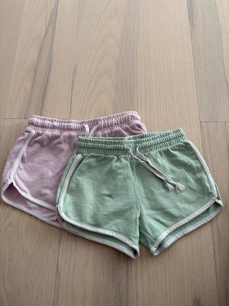 2x kraťasy reserved 134, reserved,134