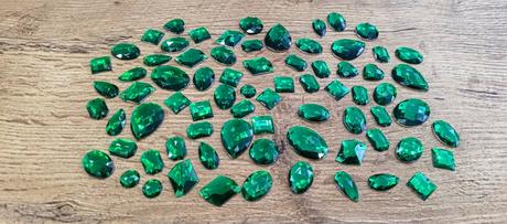 Ozdobné kamienky našívacie - emerald - mix 100 kus, 