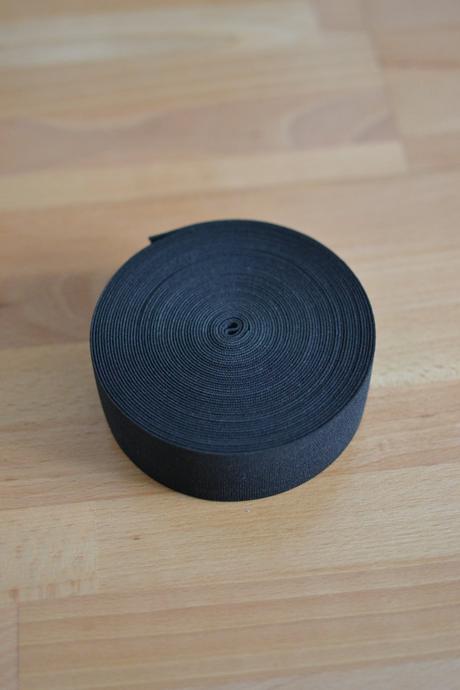 Čierna guma 4 cm 9,01 m, 