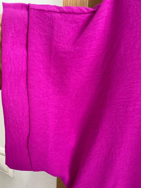 Raz oblečené fialkové šaty uni, 