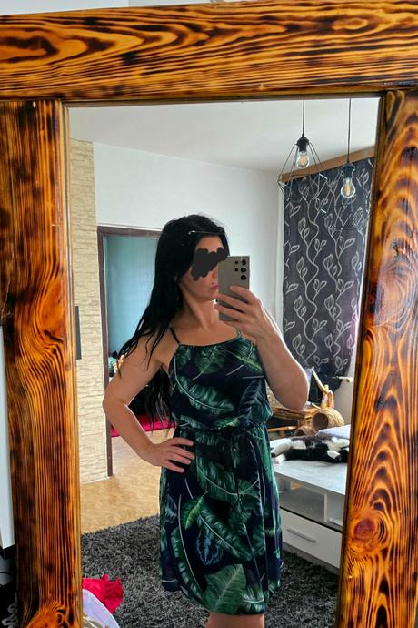 Šaty s potlačou listov, s