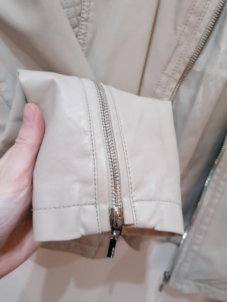 Koženka, reserved,s