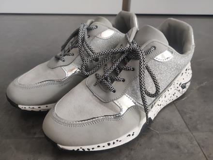 Trblietavé tenisky, 40