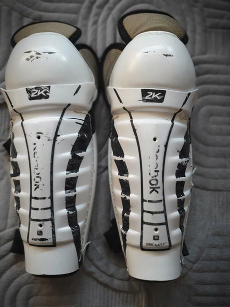 Predám hokejové chrániče holení 2k jr zn.reebok, reebok,s