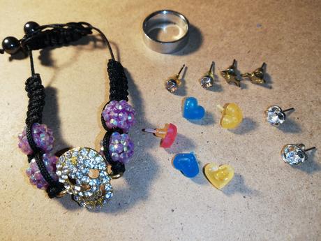 Náramok, náušnice, prsteň, 