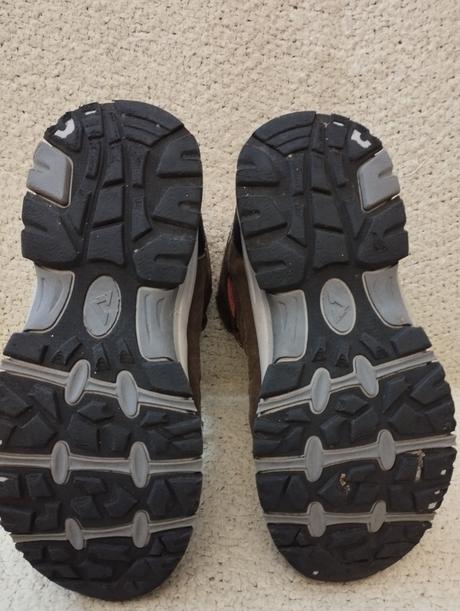 Ponúkam na predaj turistické topánky v 32, 32