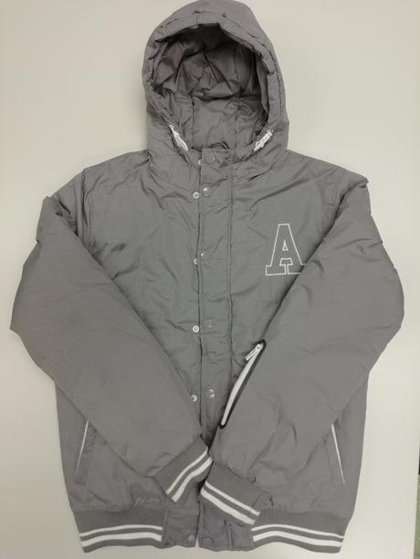 Chlapčenská zimušná vetrovka., xs