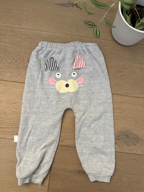 Mäkké teplaky, 92