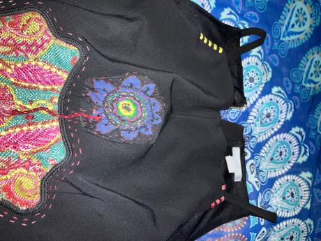 Čierne zaujímavé šaty, 38