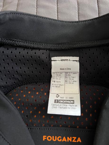 Pruzny jazdecky chranic na chrbat fourganza, 