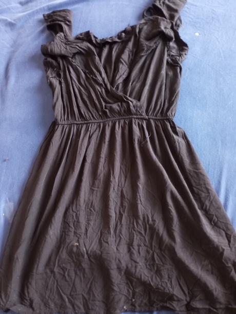 Čierne šaty na ramienka, l