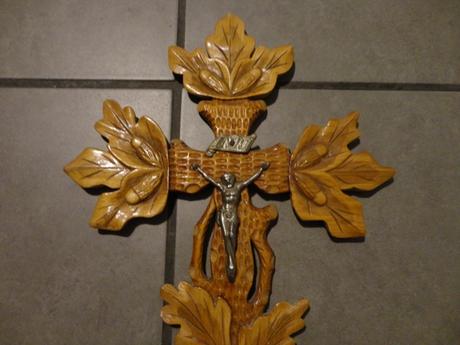 Svätý kríž ježiša drevený - 2 druhy, 