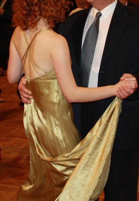 Nadčasové spoločenské šaty, 36