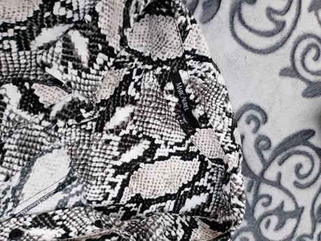 Marc aurel krásne dámske šaty s volánom, l