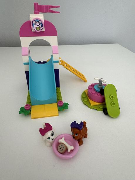 Lego friends - ihrisko pre šteniatka, 