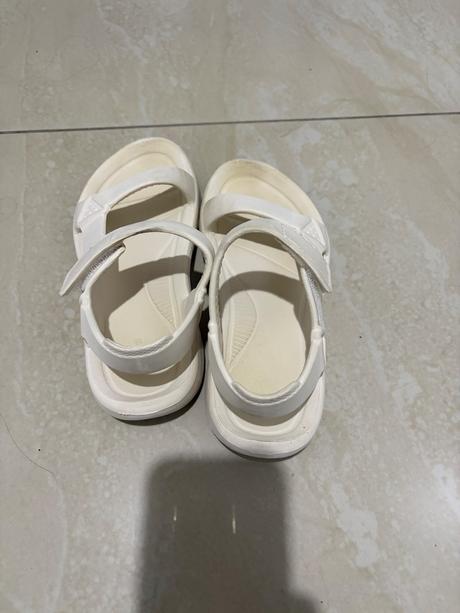 Pohodlné sandálky, 31