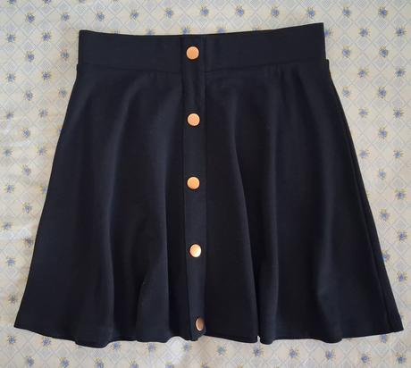 Čierna suknicka v.s, s