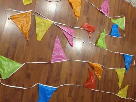 Narodeninové zástavky plastové - 7 metrov,