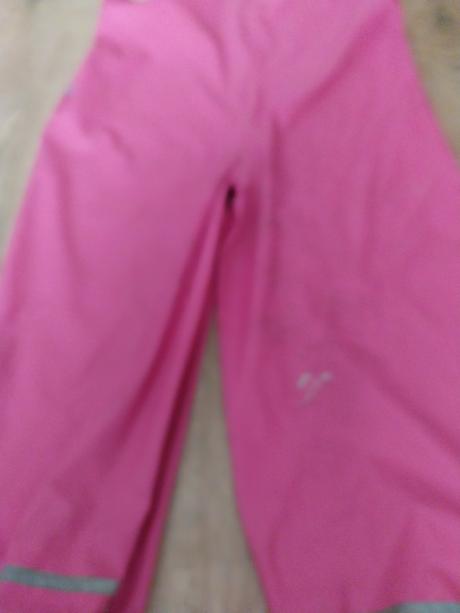 Nohavice do dazda, 110