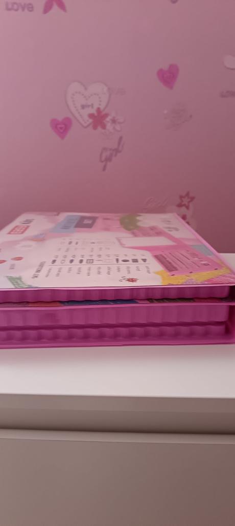 Obrovský kufrík s množstvom farbičiek,fixiek,