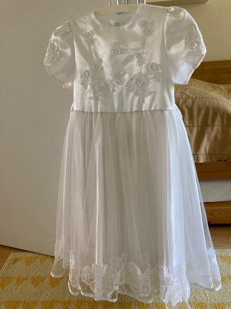 Slávnostné šaty, 128