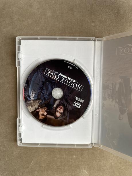 Dvd rouge one star wars,