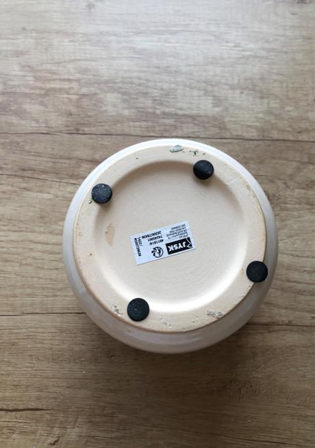 Béžový keramický kvetináč,