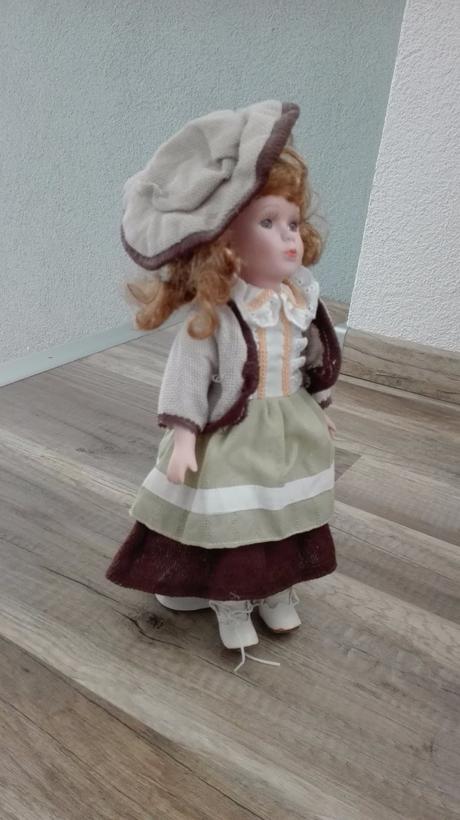 Porcelánová bábika , 