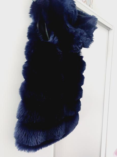 Dámska kožušinová vesta bez rukávov s kapucňou, m