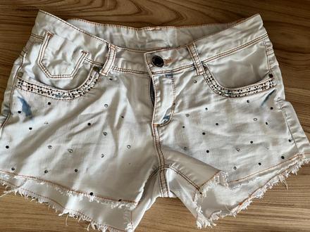 Šortky, s