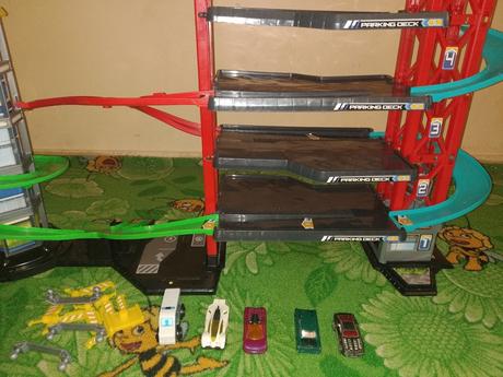 Parkovací garáž dickie + autá, 