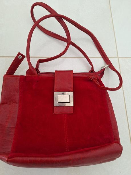 Predam damske kabelky, 