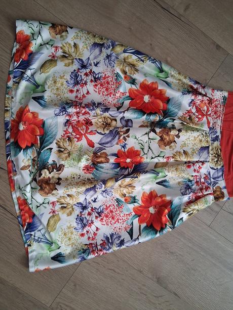 Kvietkovana letna sukna, m